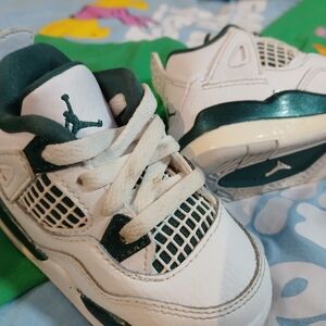 Kids Jo3eabws in White and Dark Green